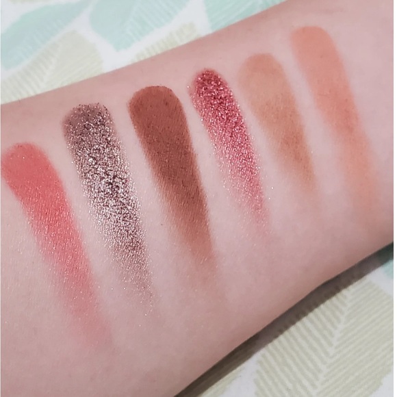 NEW! Little Red Riding Hood Cosmetic Storybook Eye Shadow - Picture 5 of 5